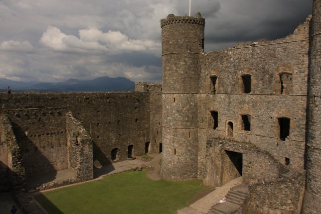 Inner ward to gateouse.JPG